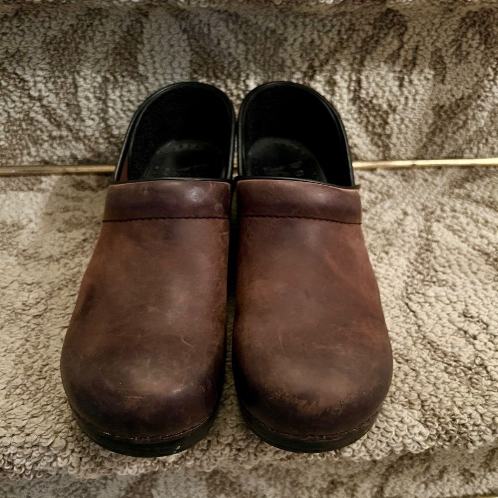 GUC Women's Dansko Brown Oiled Leather Clogs Shoes Size 42 Narrow or 11.5 - 12 - Picture 2 of 6
